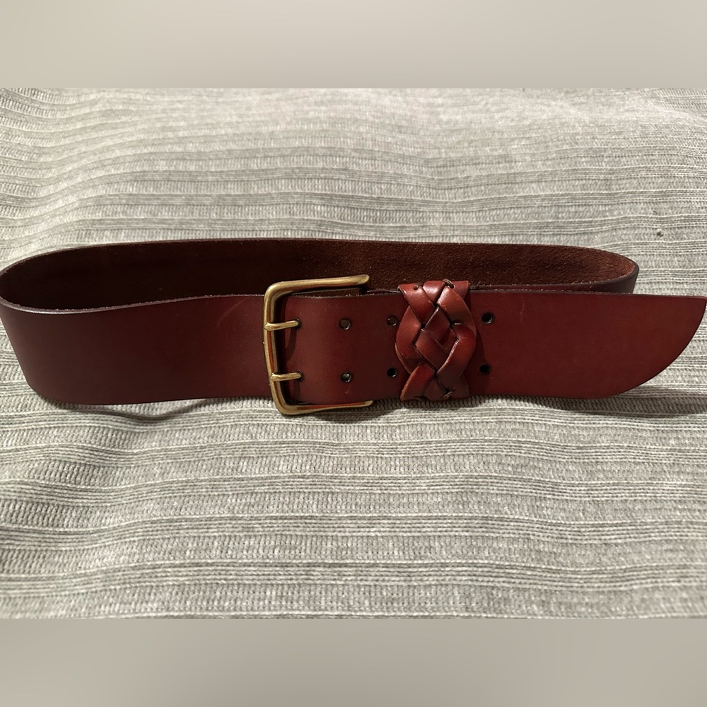 Elegant Women's Brown Leather Belt